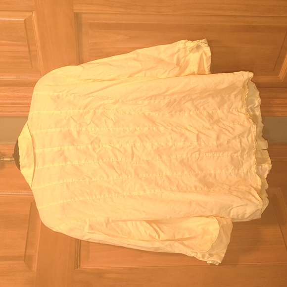 Linen look light buttery yellow XL button cuff button up 3/4 sleeve shirt - Picture 3 of 4